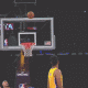 GIF Animado de basquetbolista perdiendo un tiro.