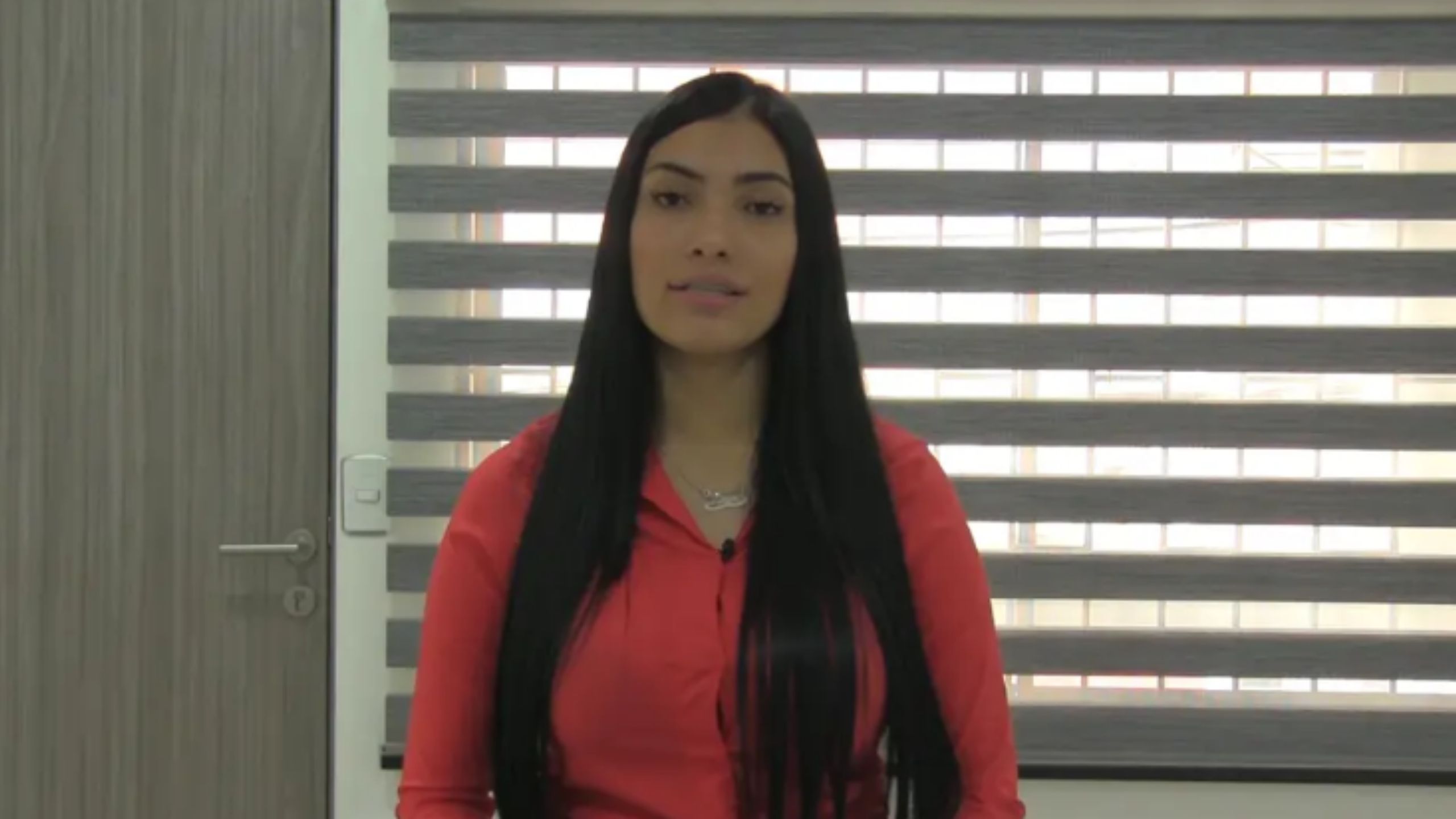 Captura de pantalla del video en donde Laura Cuartas nos habla sobre su experiencia en convocatorias CNSC.