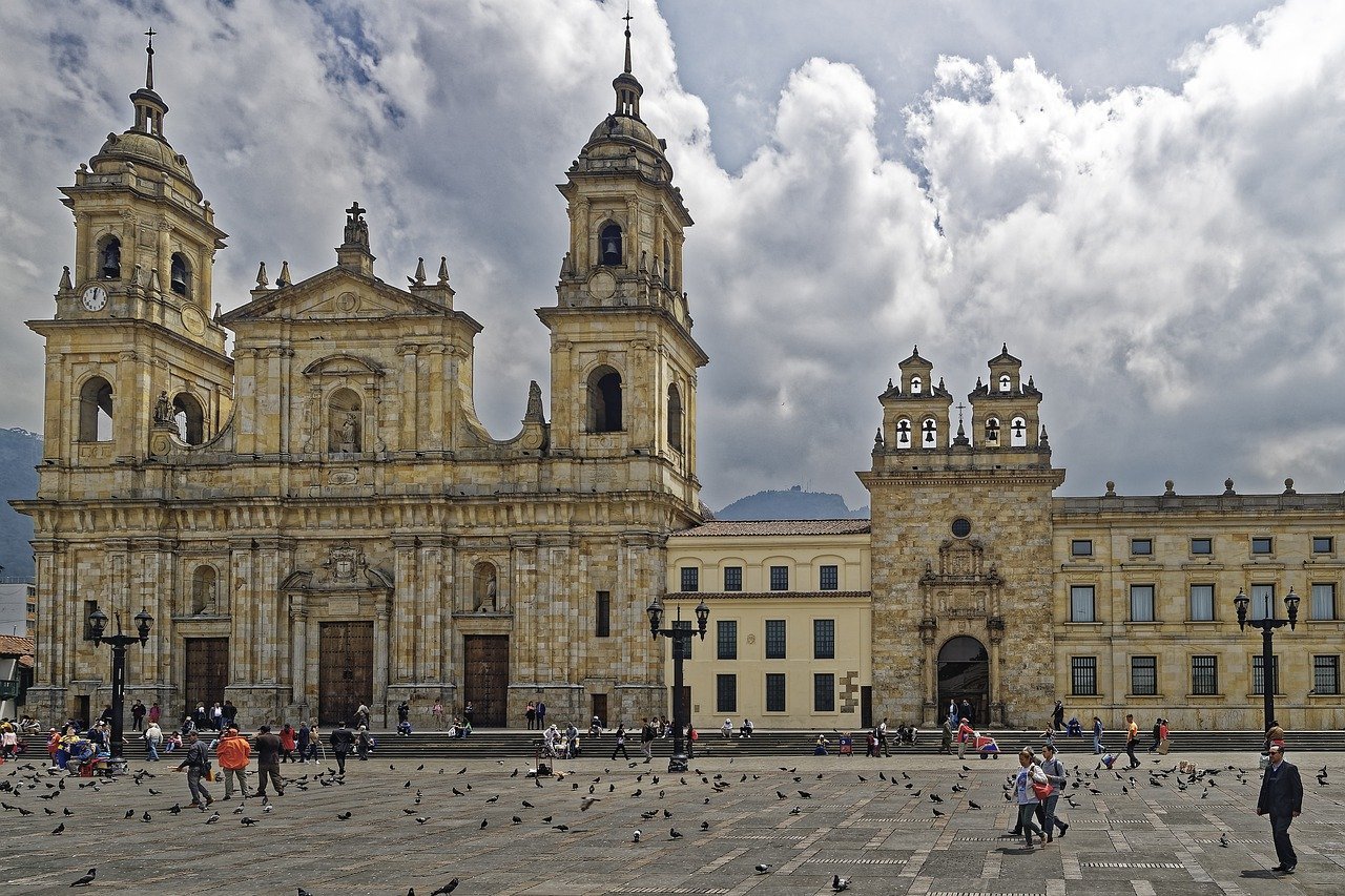 Catedral Primada en la Plaza de Bolivar en Bogotá.