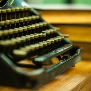 writer-machine-image