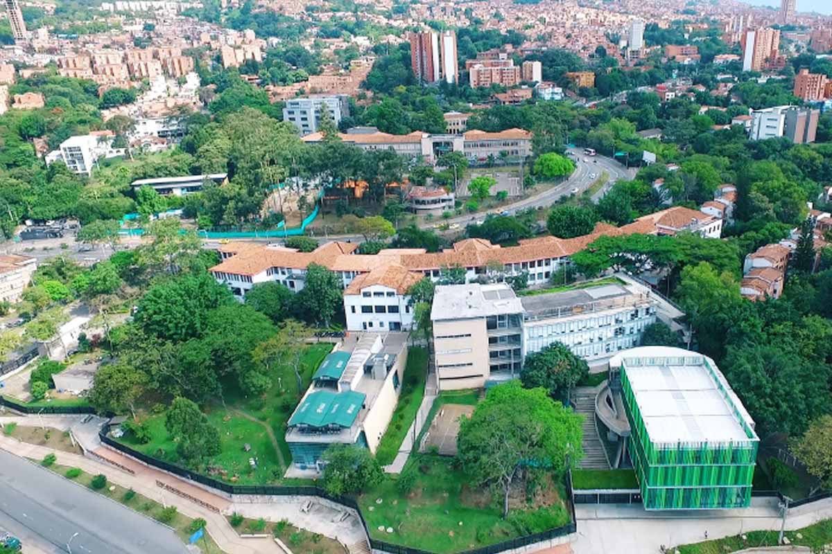 Vista aérea del campus del Colegio Mayor de Antioquia