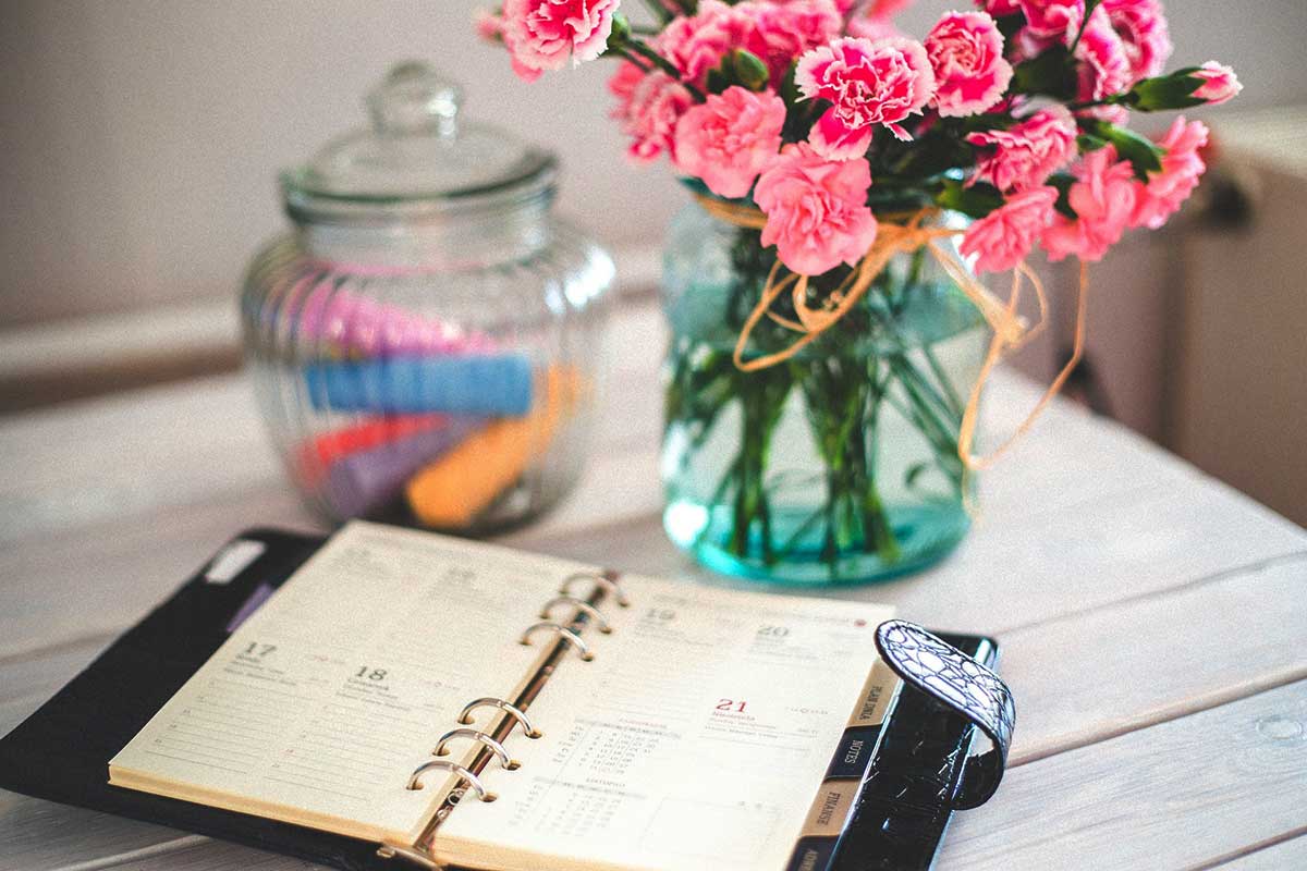 Cómo mantenerse motivado para estudiar durante las vacaciones: Planea